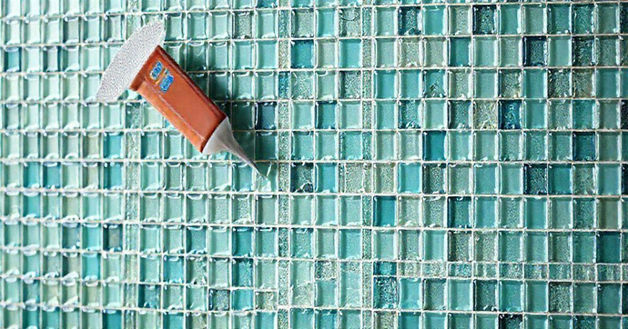 Cola para Pastilha de Vidro: Como Escolher a Melhor Op&ccedil;&atilde;o para Seu Projeto